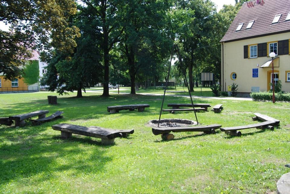 Отель Chrobry Szprotawa Экстерьер фото