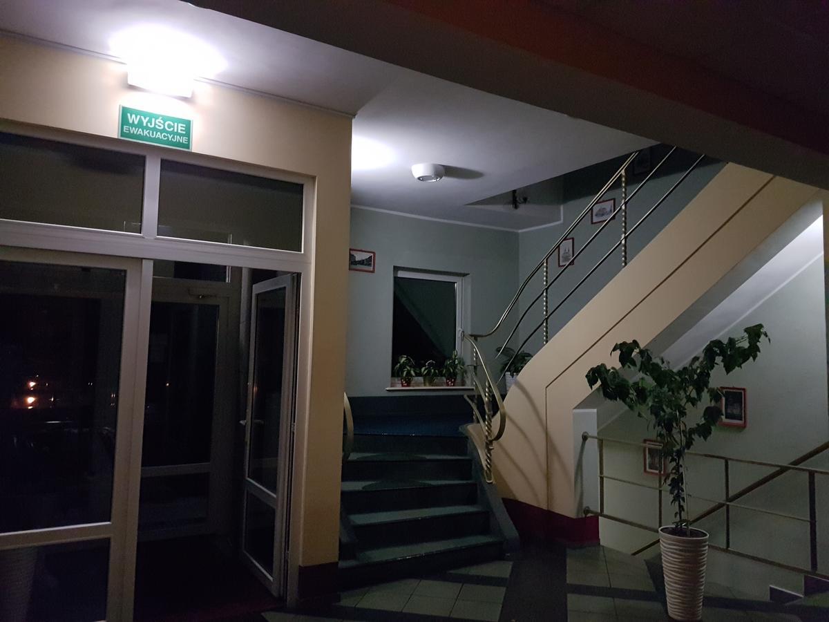 Отель Chrobry Szprotawa Экстерьер фото