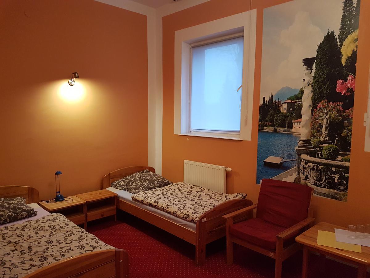 Отель Chrobry Szprotawa Экстерьер фото