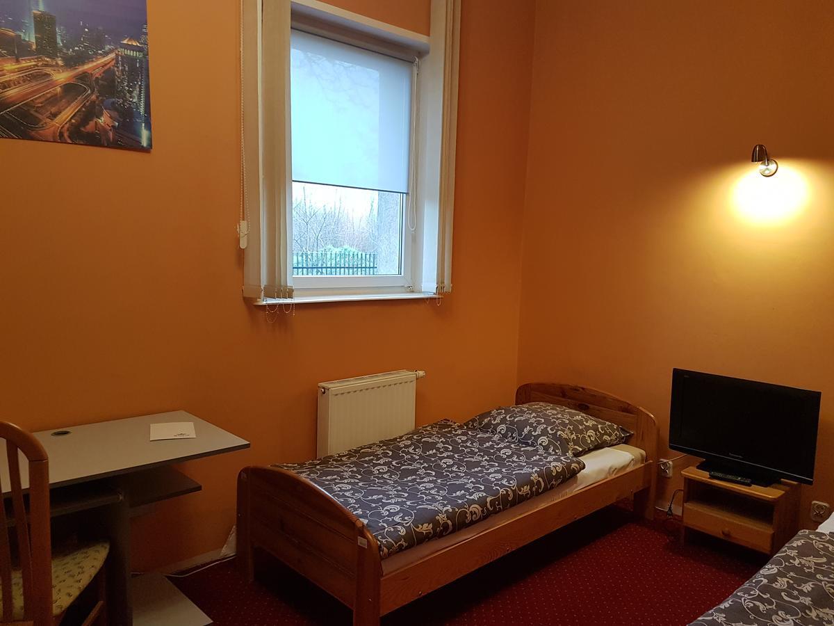 Отель Chrobry Szprotawa Экстерьер фото
