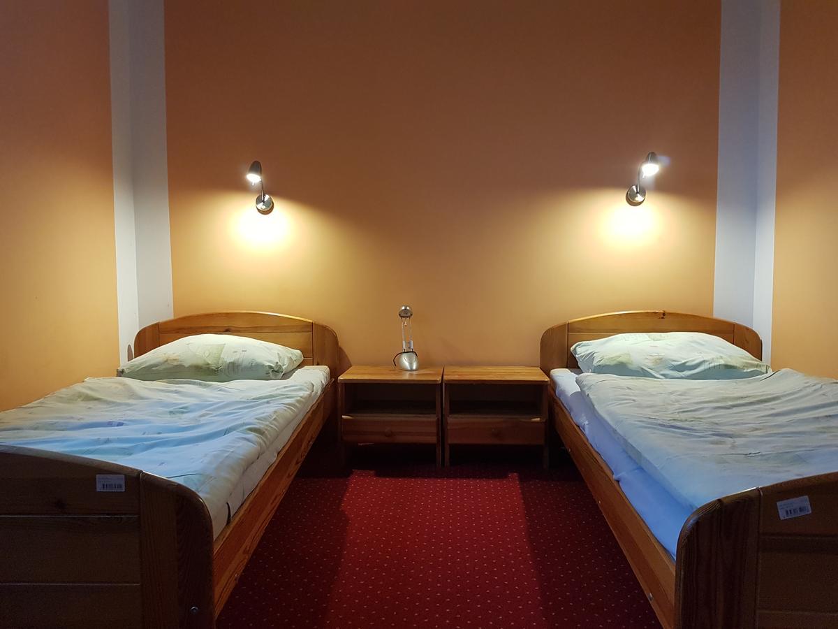 Отель Chrobry Szprotawa Экстерьер фото